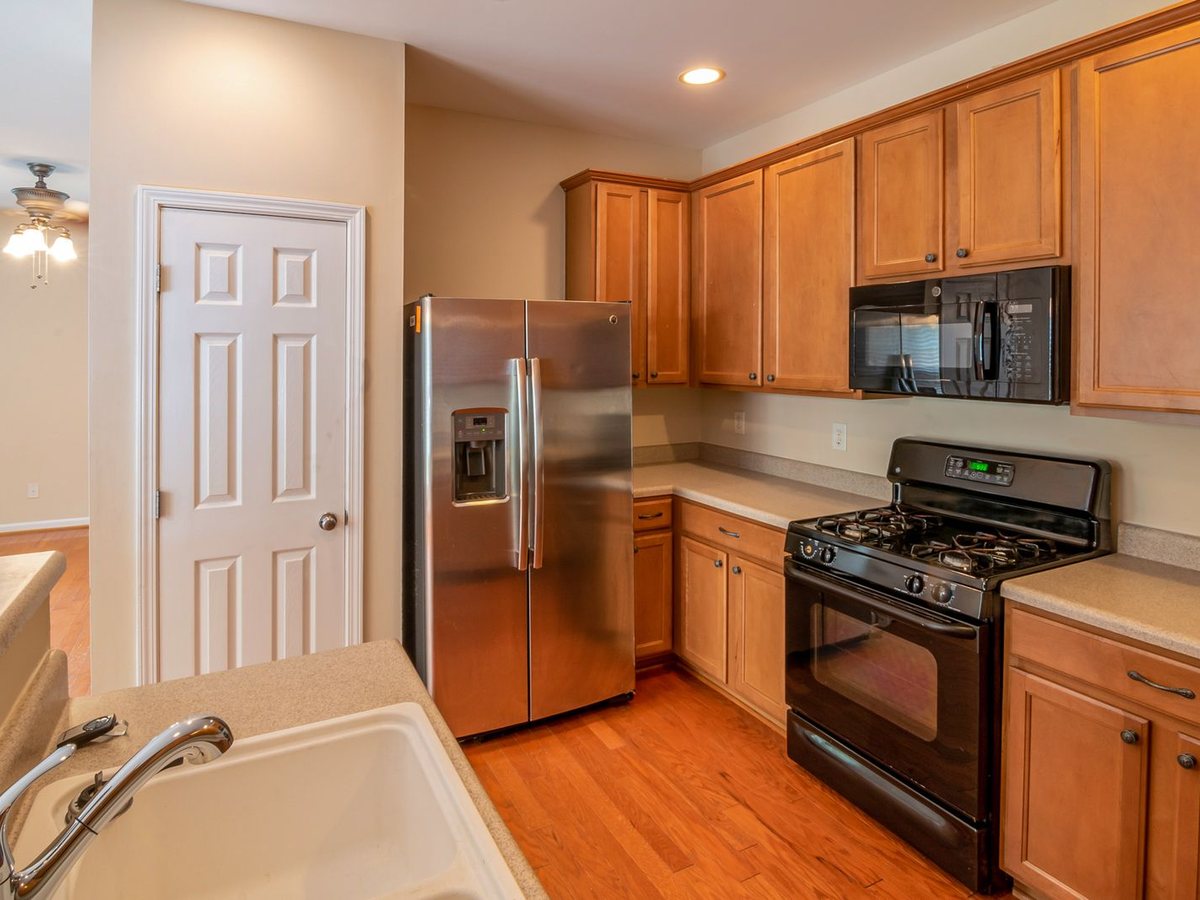 285 Lake Forest Drive photo 3